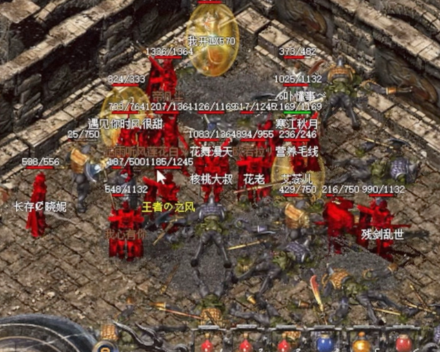 在新手村杀几只鸡和鹿稻草人会爆新人配备和药