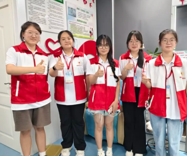 跨龄沟通让教师意外的是小学生们对活动的热心远超预期